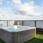 Luxury Sky Jagodno With Jacuzzi Parking & Terrace By Renters Prestige Apartamento *