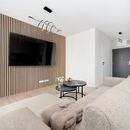 Luxury Sky Jagodno With Jacuzzi Parking & Terrace By Renters Prestige Apartment