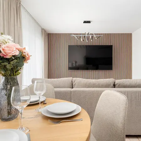 Luxury Sky Jagodno With Jacuzzi Parking & Terrace By Renters Prestige Apartment *