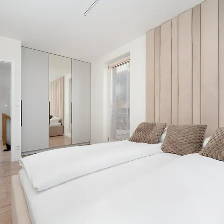 Luxury Sky Jagodno With Jacuzzi Parking & Terrace By Renters Prestige Breslau