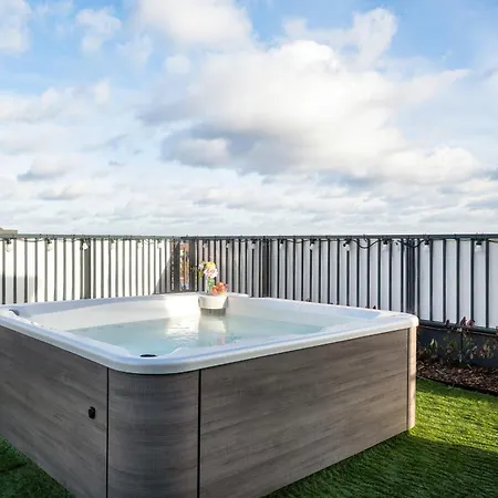 Luxury Sky Jagodno With Jacuzzi Parking & Terrace By Renters Prestige 아파트 *