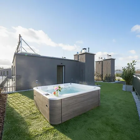 Luxury Sky Jagodno With Jacuzzi Parking & Terrace By Renters Prestige *