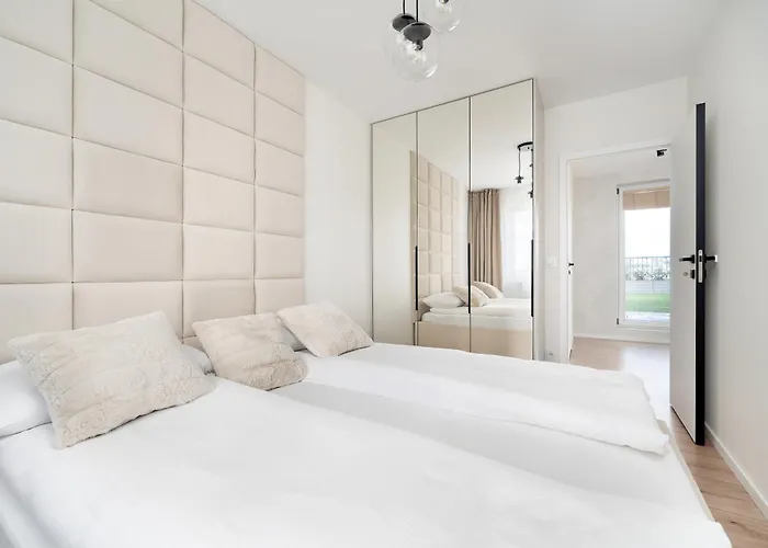 Luxury Sky Jagodno With Jacuzzi Parking & Terrace By Renters Prestige Breslavia